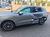 Haval Jolion HEV hibrid krossover. Avtomobil gümüşü rəngdədir və — Otomobil