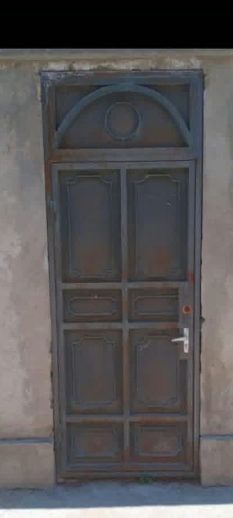 Dəmir qapı 150 azn satılır ölçü Eni 1'1 hün 2'85 sm — Bakı