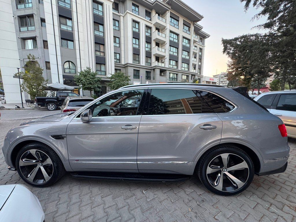 Bentley Bentayga, 6.0 L, 2016 il, 80 000 km — Avtomobillər, Bakı (4)