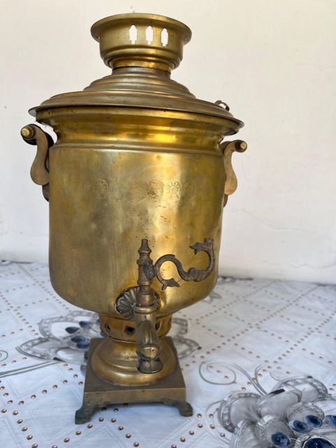 Misin samovar – bürünc gövdəli, klassik rus üslubunda. Xüsusiyyətlər — Bakı