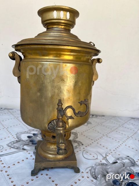 Misin samovar – bürünc gövdəli, klassik rus üslubunda. Xüsusiyyətlər