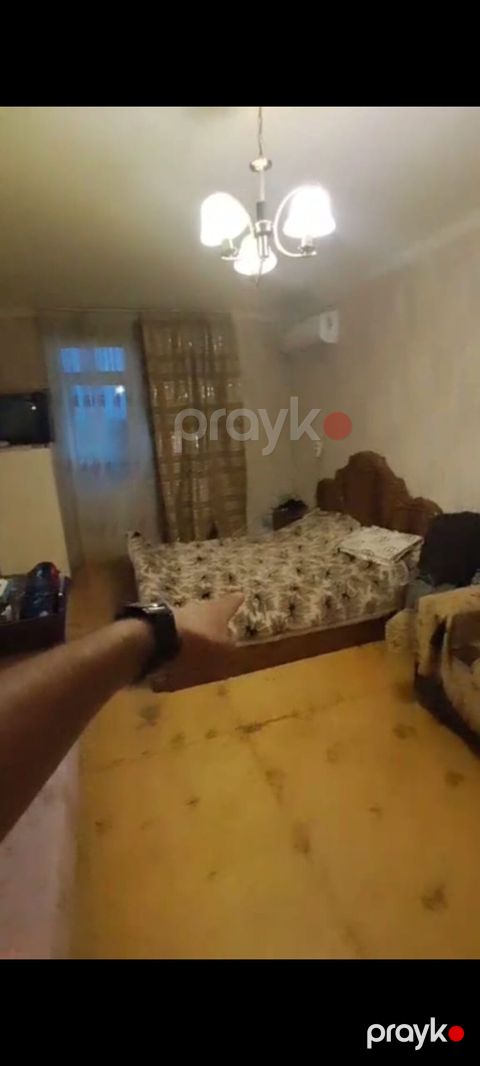 Bakixanov qes Akkordun binasi 20/3 mertebesi 1 otaq ev kiraye verilir