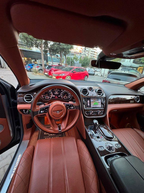 Bentley Bentayga, 6.0 L, 2016 il, 80 000 km — Avtomobillər, Bakı (8)
