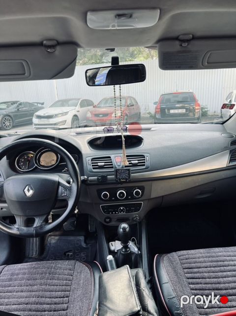 Renault Megane Estate (universaI) – gümüşü rəng Texniki və daxili