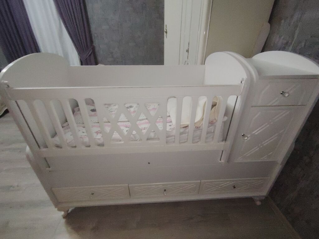 Oğlan və qız üçün, İşlənmiş, Dördbucaq, Beşik, Matras ilə, Yellənmə mexanizmsiz — Mebel, Bakı (2)