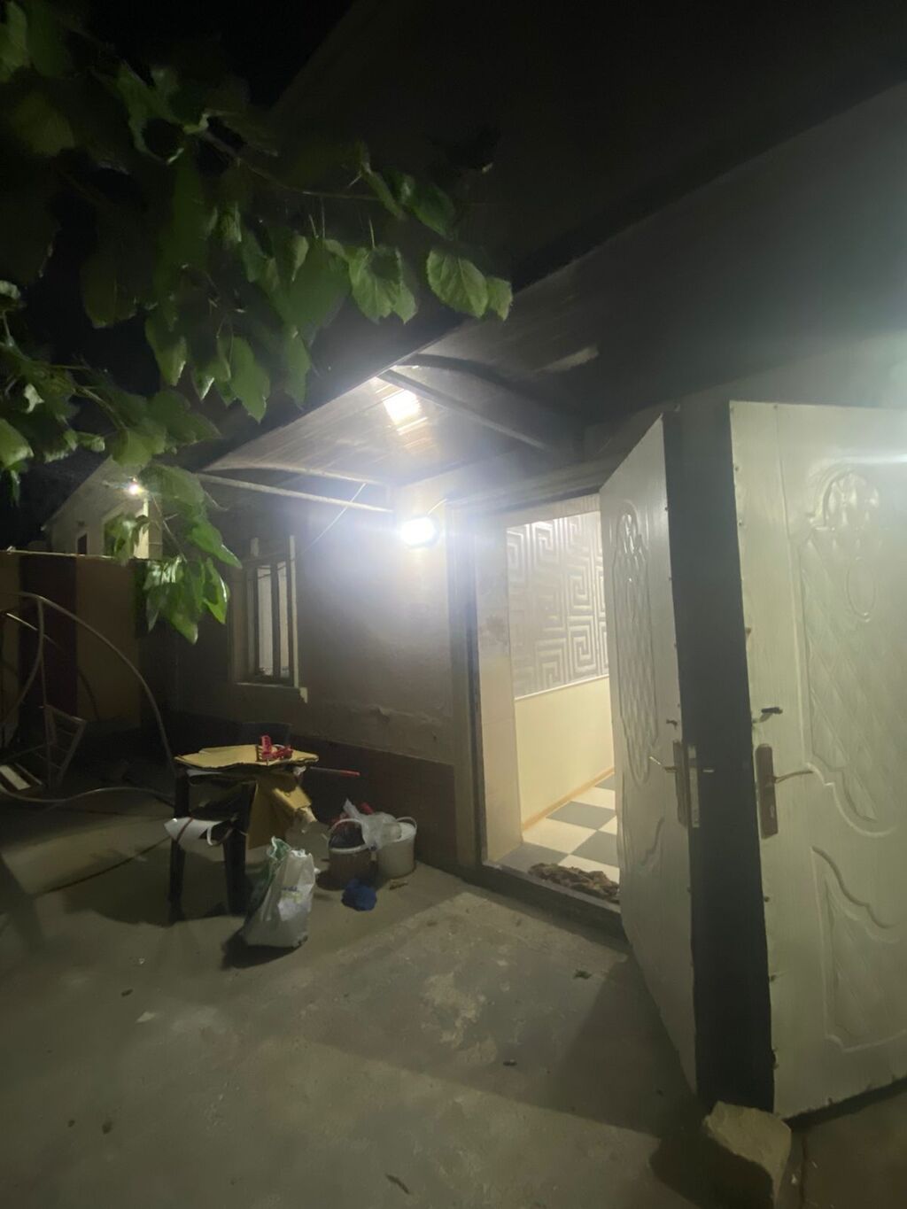 Geniş həyəti və ayrıca girişli otaqlar təqdim olunur. Xüsusiyyətlər — Daşınmaz əmlak, Mehdiabad