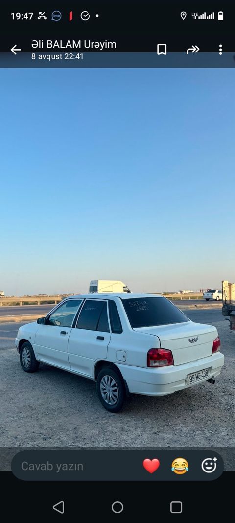 Ağ rəngli sedan avtomobil Xüsusiyyətlər: - Kuzov: 4 qapılı sedan, ağ — Bakı