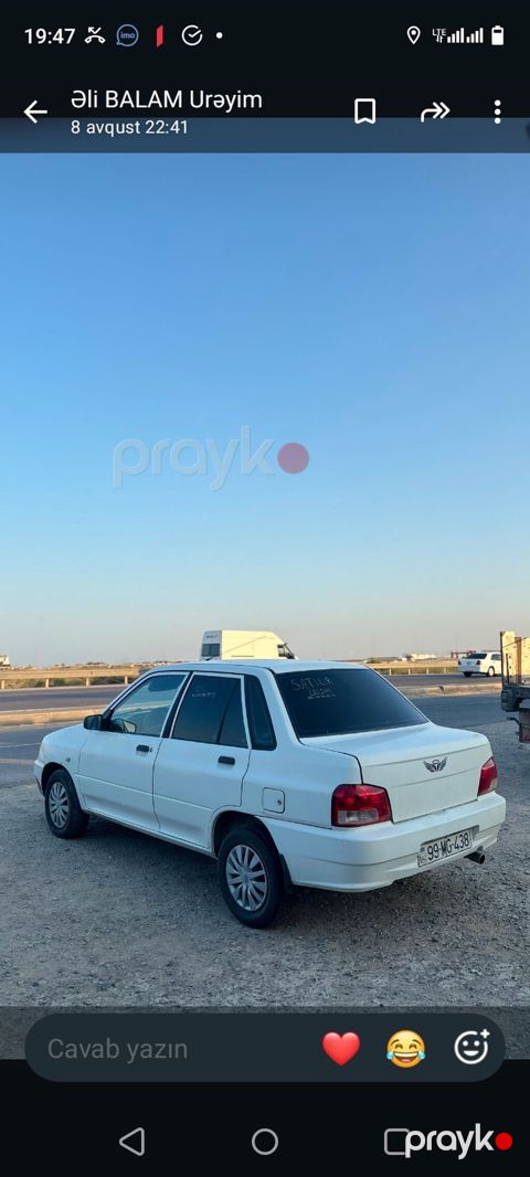 Ağ rəngli sedan avtomobil Xüsusiyyətlər: - Kuzov: 4 qapılı sedan, ağ — Bakı