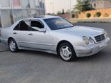 Mercedes E 220, 2.2 L, 1998 il, 300 000 km — Автомобили