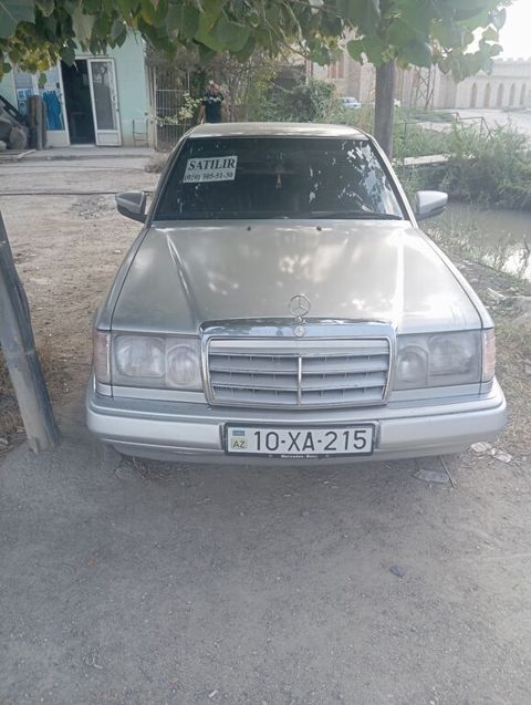 Mercedes E 200, 2.0 L, 1993 il, 348 000 km — Salyan