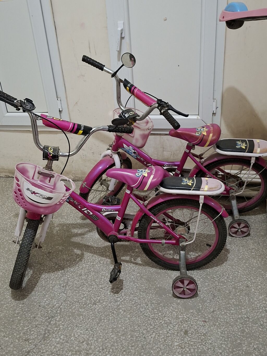 Uşaq velosipedi – pink rəngdə, 2 ədəd Xüsusiyyətlər: - Təxminən 14 — Uşaq velosipedləri, Saray