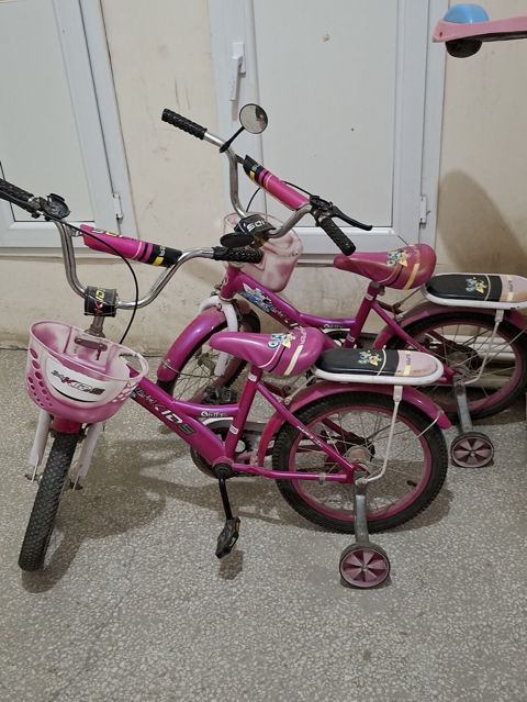 Uşaq velosipedi – pink rəngdə, 2 ədəd Xüsusiyyətlər: - Təxminən 14 — Saray
