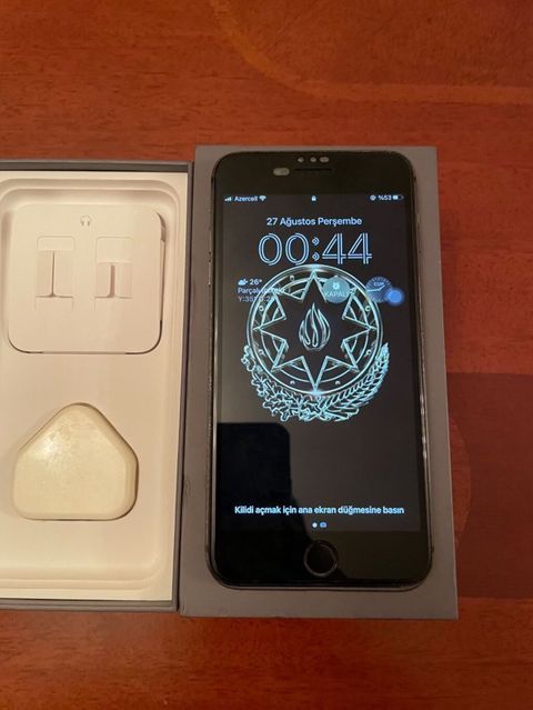 IPhone 8 Plus, 64 GB, Qara, Barmaq izi — Salyan