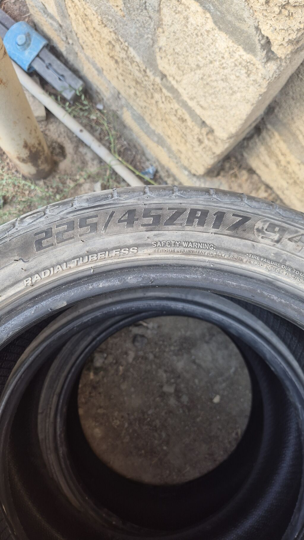 225/45 ZR17 94W ölçülü. 3 eded tekerdi 1 i desildi deye deyisdim — Təkərlər, Qobu (2)