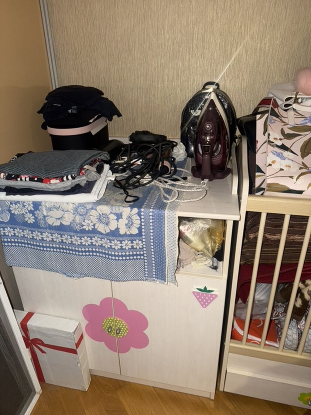 Uşaq beşiyi və yanında sandıqlı komod dəsti - Beşik: Aşağı hissəsində — Mebel, Bakı (2)