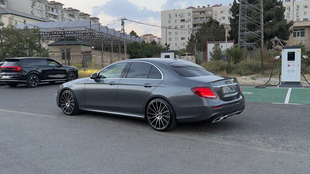 Mercedes E 300, 2.0 L, 2018 il, 199 000 km — Avtomobillər, Bakı (8)