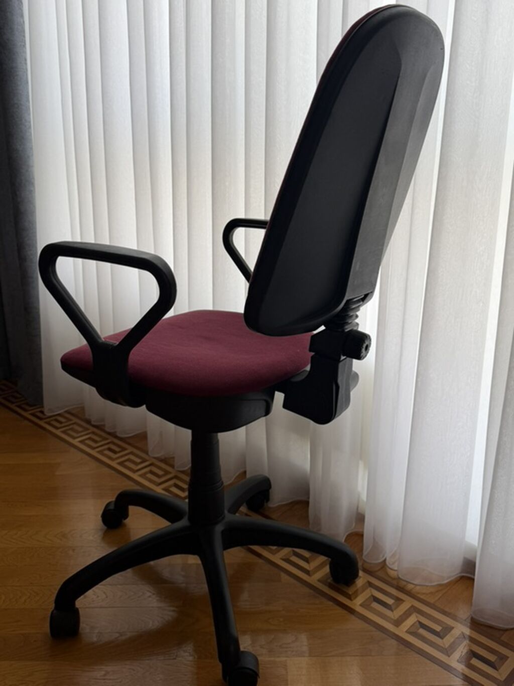 Ofis kreslosu – tənzimlənən, rahat və praktiki - Rəng: tünd bordo — Ofis mebeli, Bakı (3)