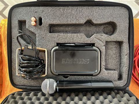 **Shure PGX4 simsiz mikrofon sistemi** Shure markalı simsiz vokal — Neftçala