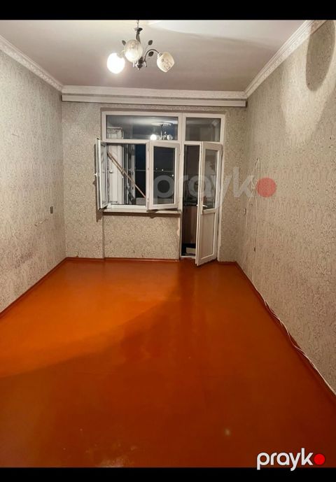 1 otaqlı mənzil – işıqlı otaq və bağlı balkon - Plan: 1 otaq, ayrı