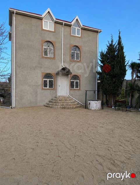4 otaqlı, 190 kv. m, Orta təmir
