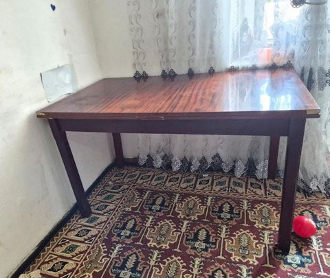 Satılır‼ Masa.Qiymət:40AZN Ünvan:Qara Qarayev(LALƏ) — Masazır