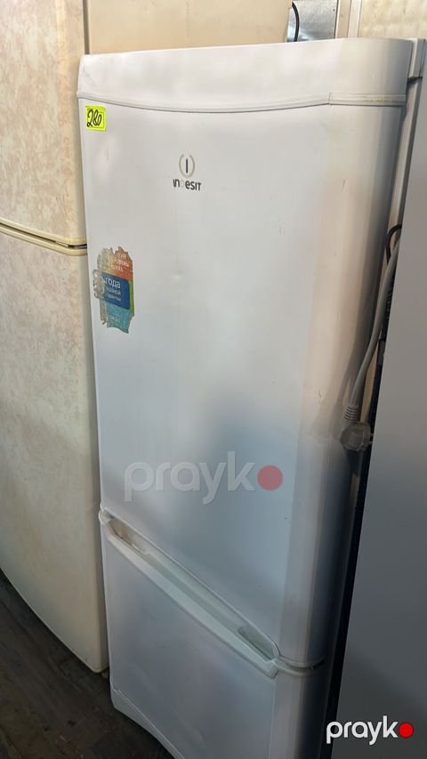 Indesit iki qapılı soyuducu - Brend/model: Indesit (ön paneldə loqo)