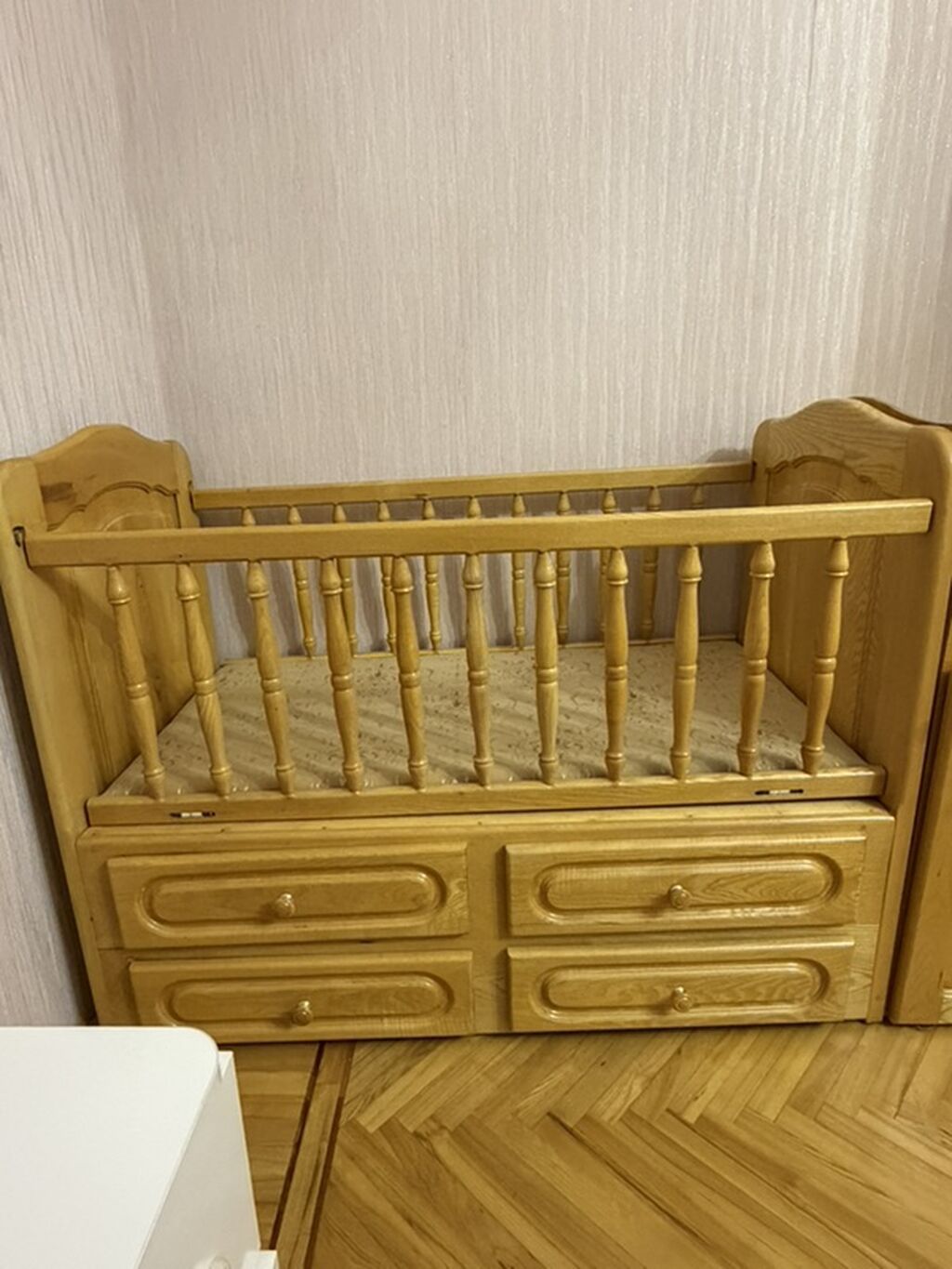 Uşaq beşiyi və komodlu masa dəsti - Material: təbii ağac, açıq palıd — Mebel, Bakı (3)