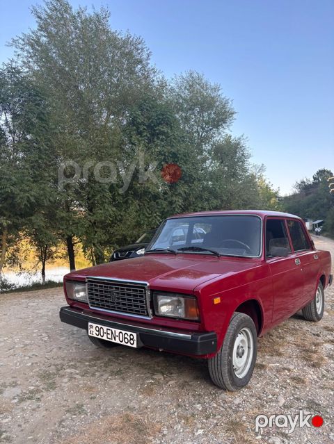 VAZ 2107 sedan - Korpus: 4 qapılı, klassik “qırmızı/bordo” rəng, xrom — Şamaxı