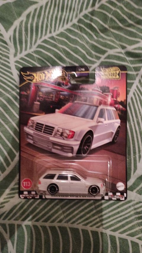 Hot Wheels Premium Boulevard 113 Mercedes-Benz E 36 AMG — Bakı