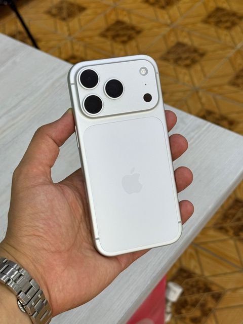 Apple iPhone 17 Pro Silver 256GB/12GB — Quba