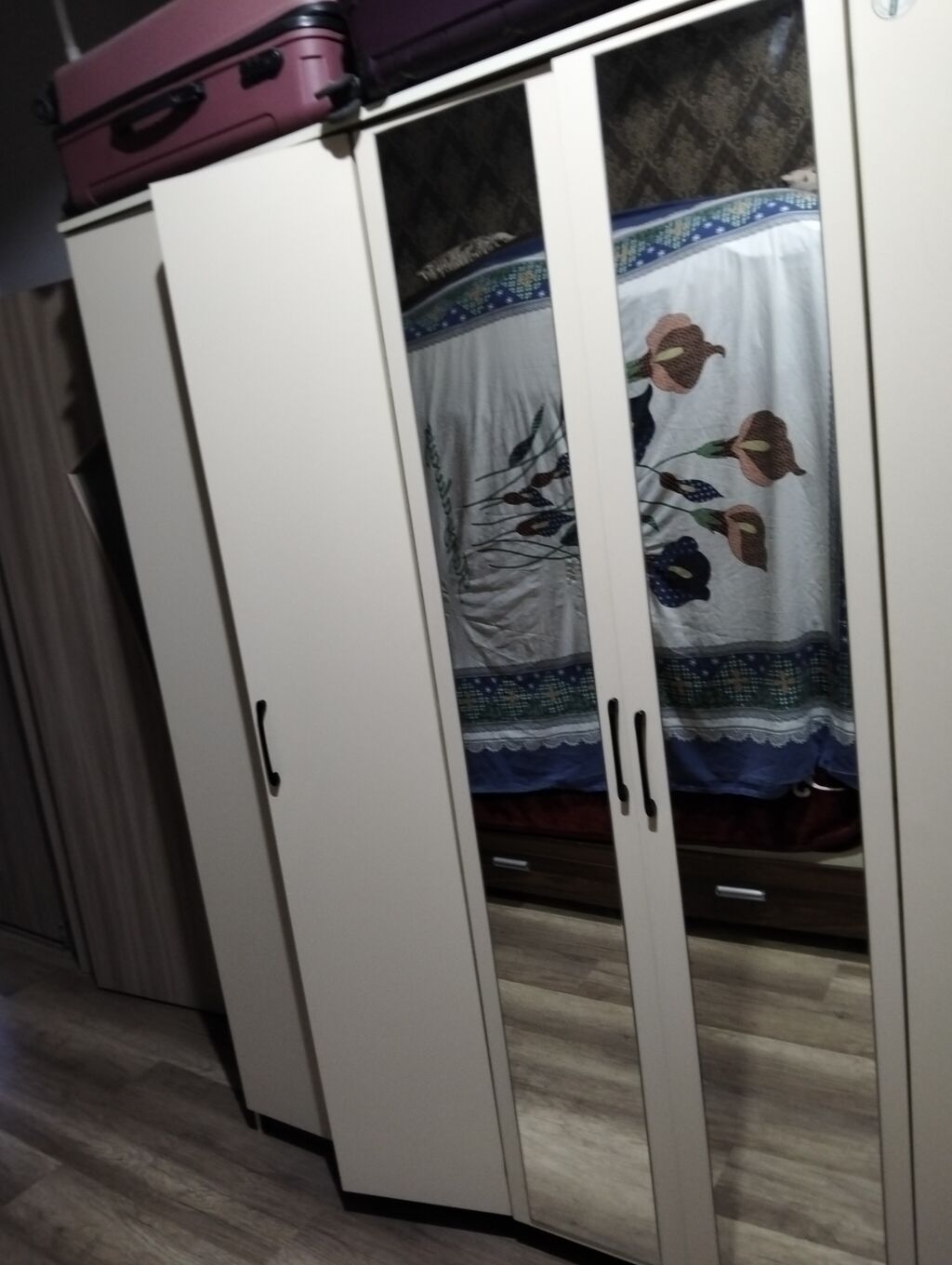 İşlənmiş, 6 qapı, Güzgülü, Bej, Taxta, Açılan, Düz dolab — Mebel, Bakı (8)
