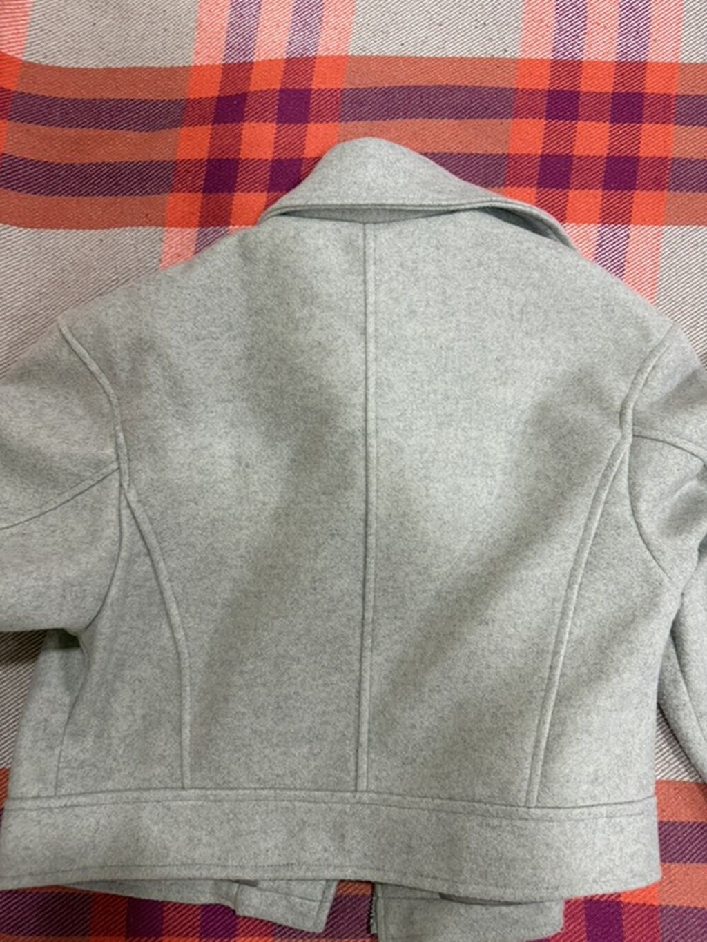 Zara qısa kəsimli qadın jaketi - Rəng: bej (melanj effekti) - Model — Şəxsi əşyalar, Bakı (4)