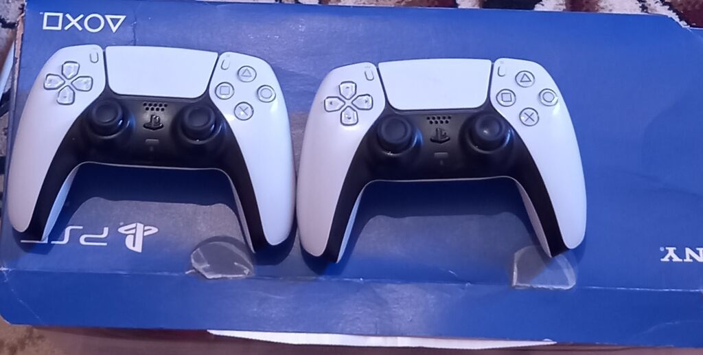 PlayStation 5 oyun konsolu. Şəkillərdə ağ rəngli PS5 konsolu və 2 ədəd — Elektronika, Bakı (2)