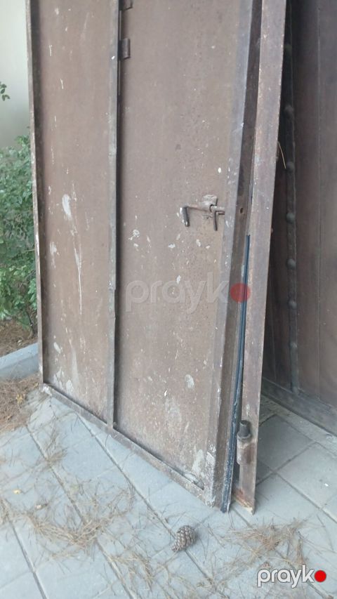 Metaldan ikiqat qapı dəsti - Material: qalın polad təbəqə, möhkəm