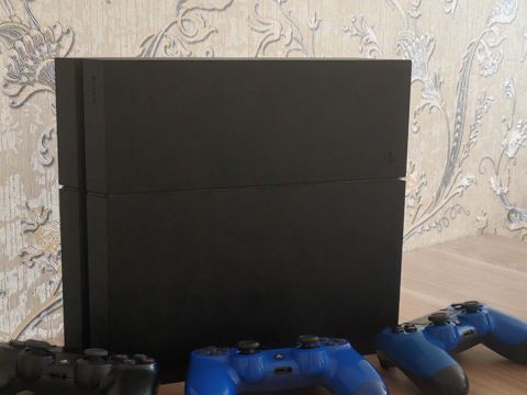 Playstation 4 (PS4 - FAT Model - MAT Case) İlk istifadəçisi mən — Bakı