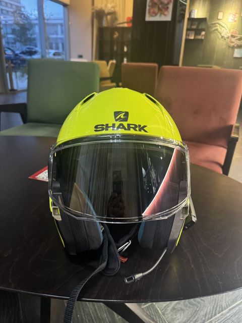 Shark evo one 2 Ideal vezyetde Vizorda hec cizigda yoxdu M razmer — Bakı
