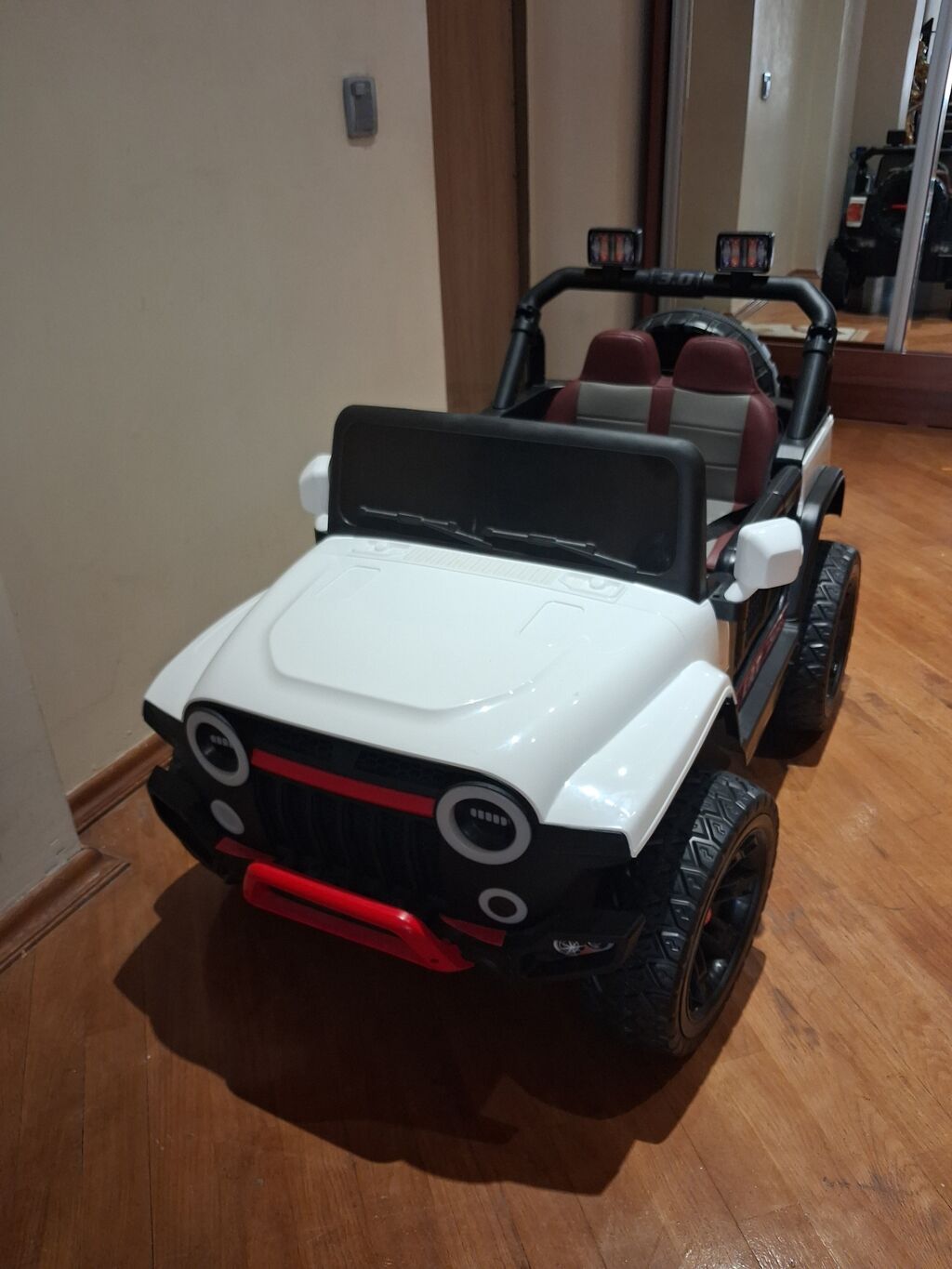 Uşaq elektrikli jeep maşını yeni kimidi az istifadə olub - Korpusu — Mallar, Bakı (3)