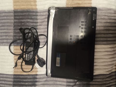 İşləkdir ASUS noutbuk (adapteri ilə) Xüsusiyyətlər: - Marka/model — Masazır