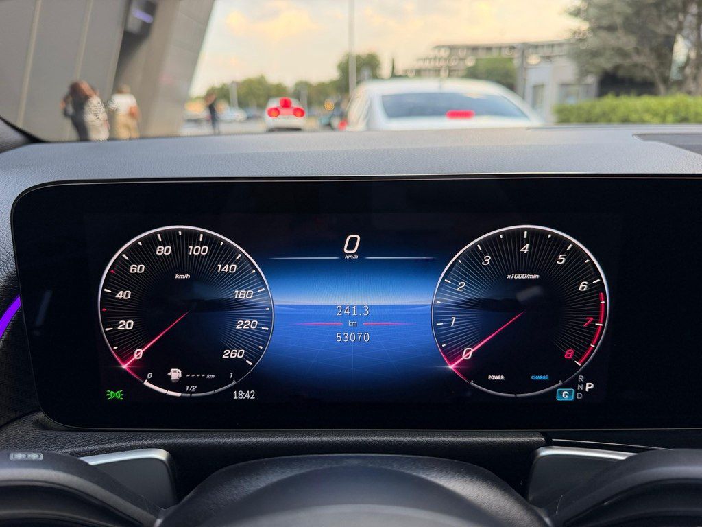 Mercedes GLB 250 4MATIC, 2.0 L, 2024 il, 53 000 km — Avtomobillər, Bakı (12)