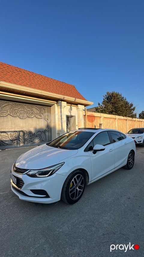 Chevrolet Cruze: 1.6 l 2017 il 180000 km Sedan