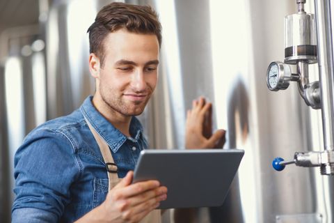 Avadanlıqla işliyən texnoloq tələb olunur — Bakı