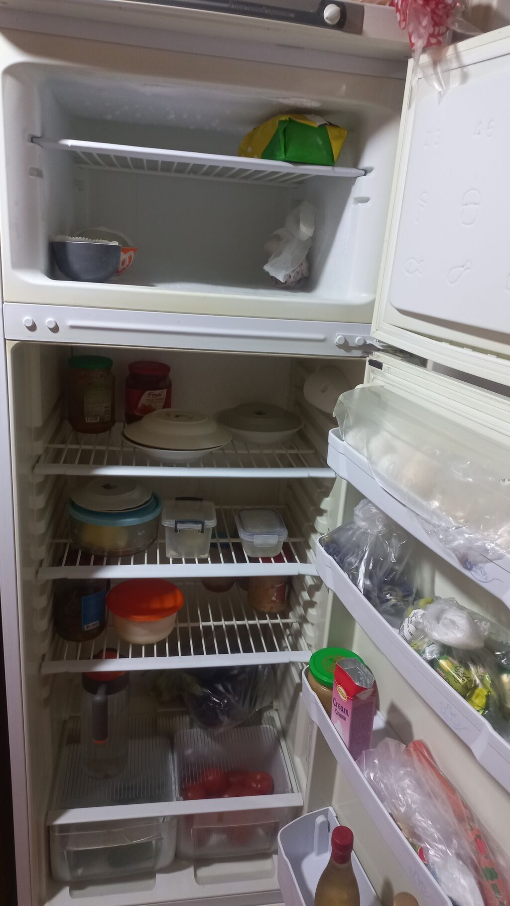 Indesit iki qapılı soyuducu - Üst hissədə ayrıca dondurucu bölmə, alt — Soyuducular, Gəncə (3)