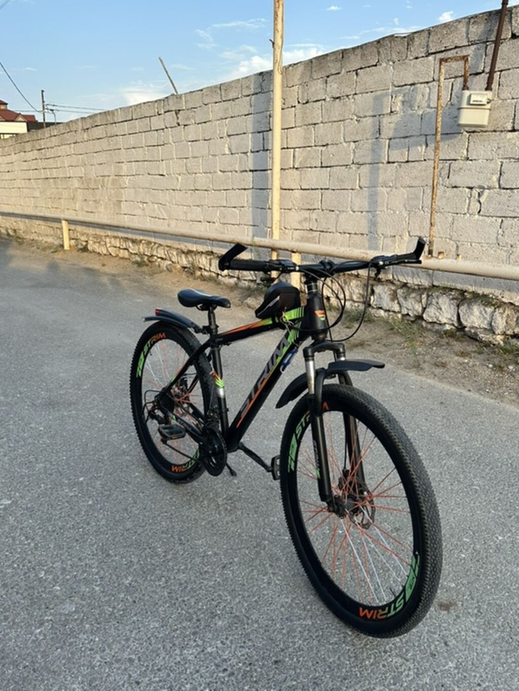 Salam hec bir pırablemi yoxdu üstünde led işıqları var sunkası led — Dağ velosipedləri, Digah (3)