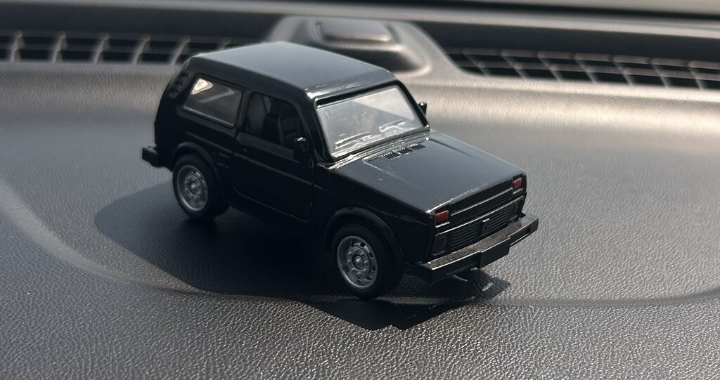 Qara rəngli miniatura off-road avtomobil modeli - Korpus: metal və — Mallar, Bakı (6)