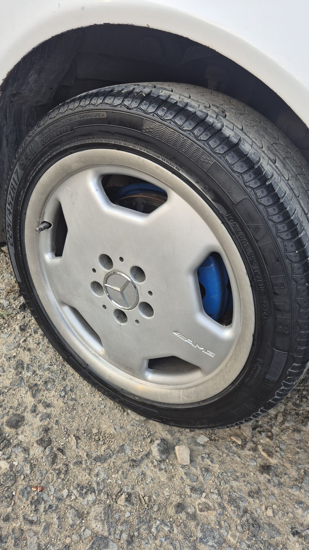225/45 ZR17 94W ölçülü. 3 eded tekerdi 1 i desildi deye deyisdim — Təkərlər, Qobu (4)