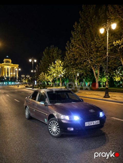Opel Vectra: 1.6 l 1996 il 25000 km Sedan