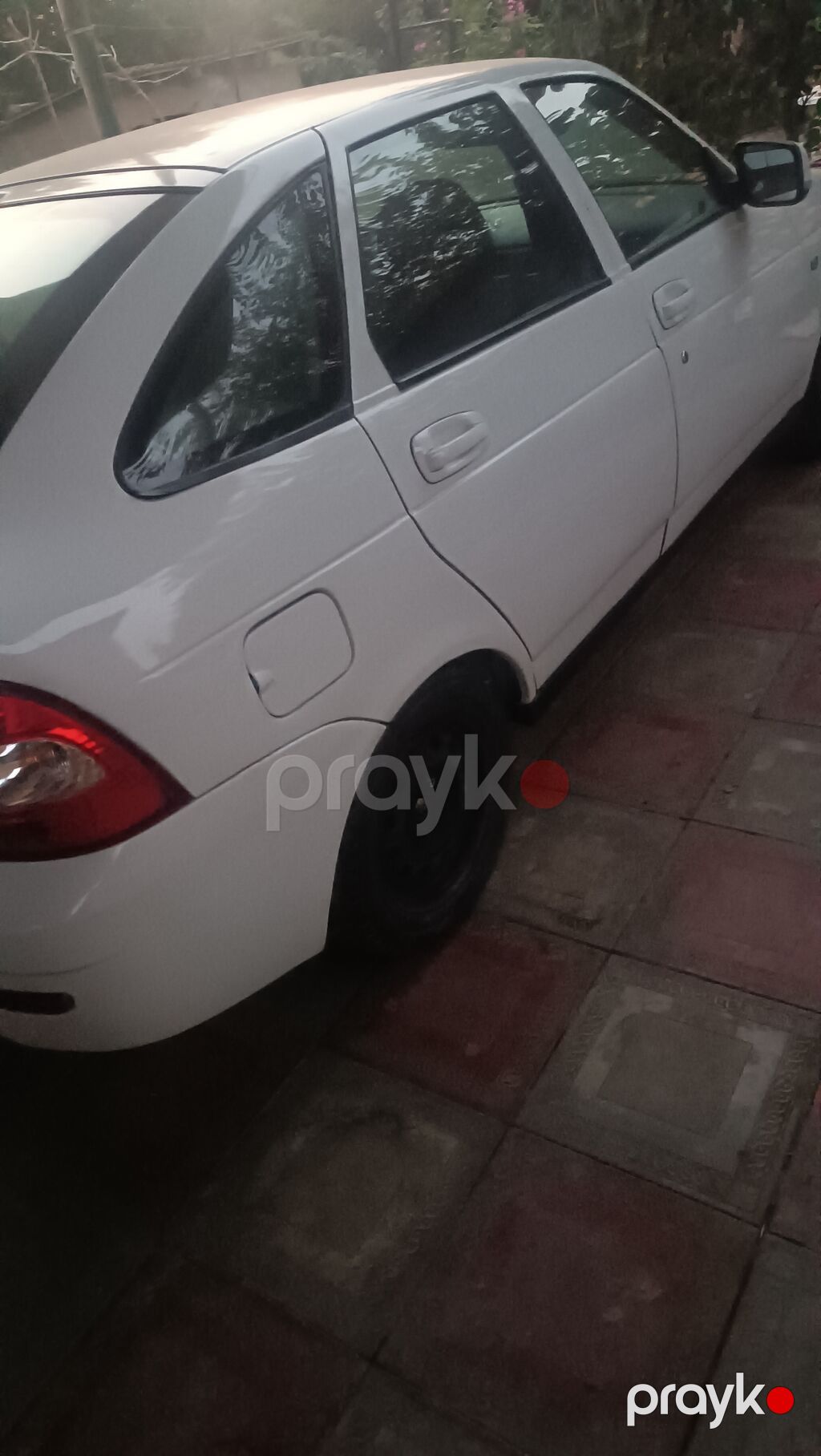 Ağ rəngli 4 qapılı sedan/hb (Lada Priora tipli). - Kuzov: ağ, arxa və — Avto, Cəlilabad (3)