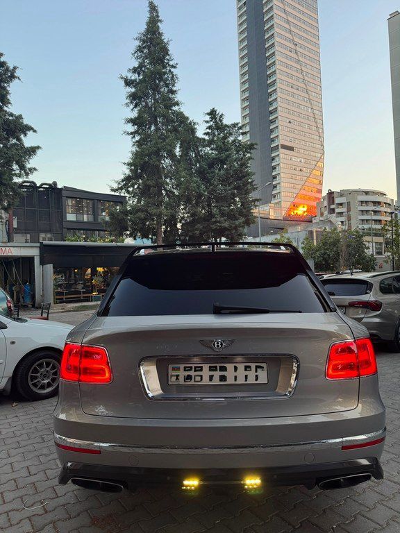 Bentley Bentayga, 6.0 L, 2016 il, 80 000 km — Avtomobillər, Bakı (6)