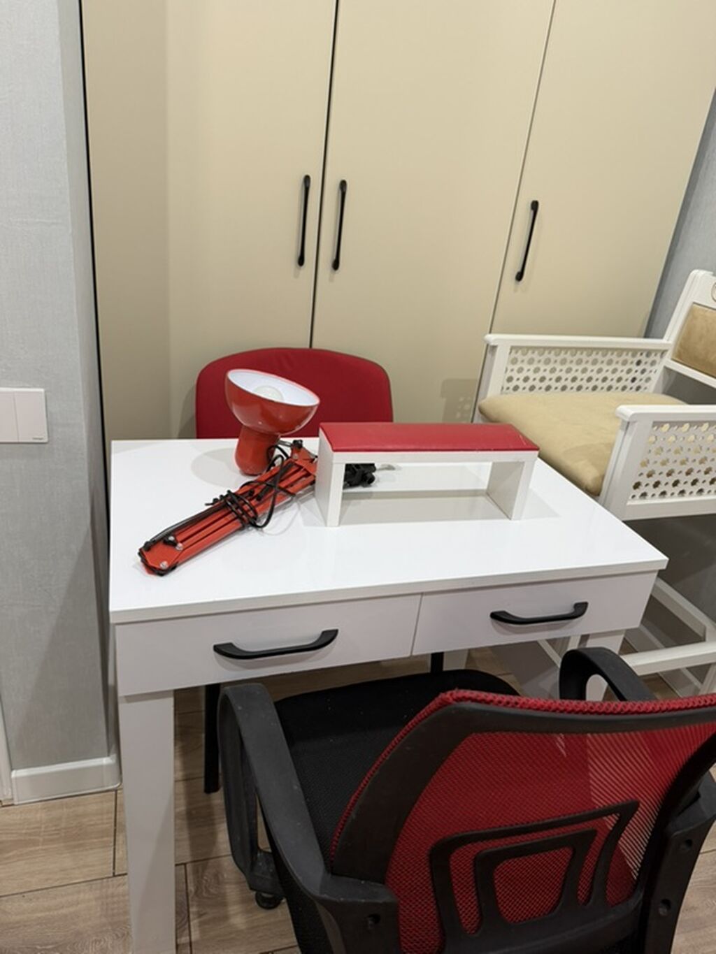 İş masası dəsti – masa, ofis kreslosu və süfrəüstü işıq - Masa: Ağ — Mebel, Digah (2)