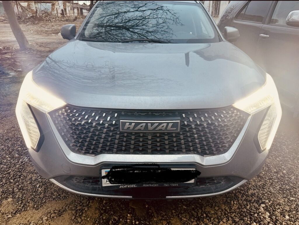 Haval Jolion HEV hibrid krossover. Avtomobil gümüşü rəngdədir və — Avtomobillər, Bakı (4)